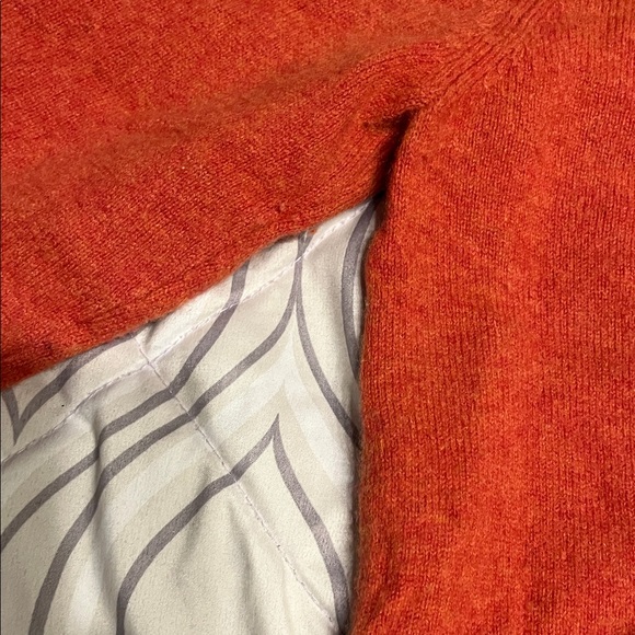 Tahari Woman 100% 2ply Cashmere Crewneck Sweater in Burnt Orange - Picture 9 of 9